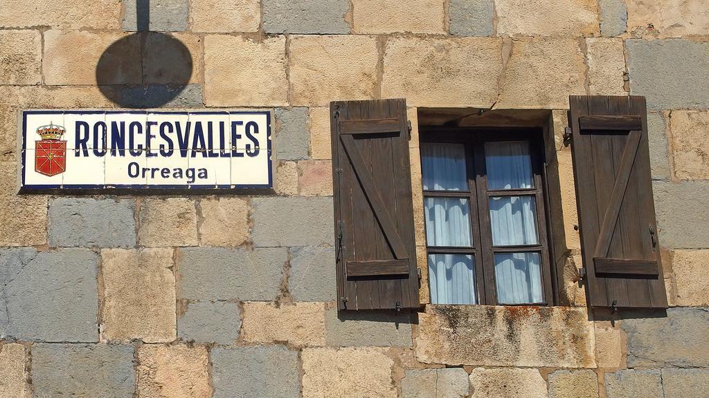 Posada De Roncesvalles Buitenkant foto