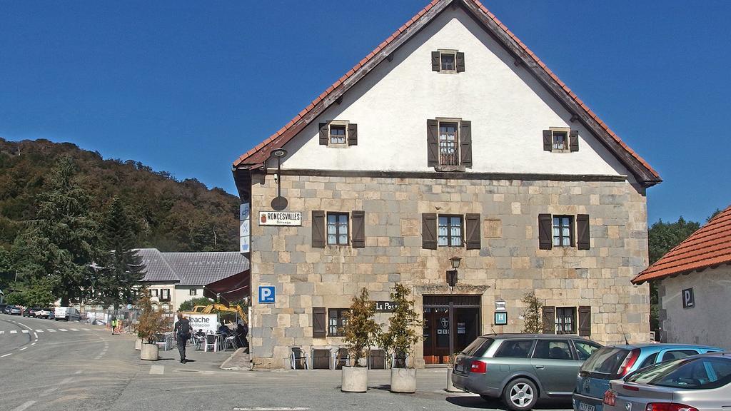 Posada De Roncesvalles Buitenkant foto